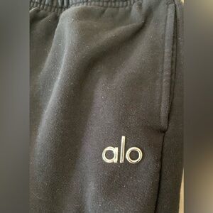 𝐏𝐑𝐈𝐂𝐄 𝐅𝐈𝐑𝐌 🎀 Alo sweatpants